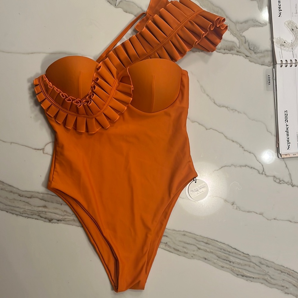 Andrea Iysmah one piece swimming suit
